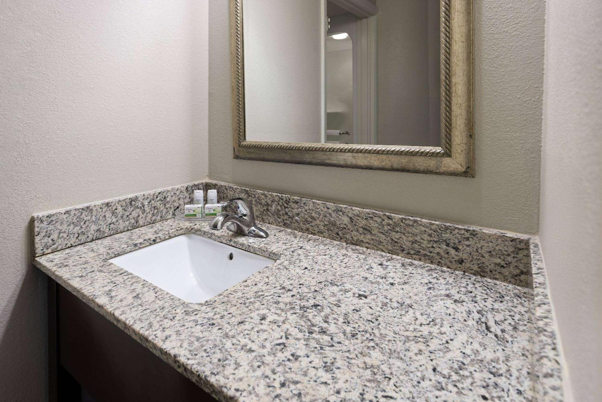 Baymont By Wyndham Newark At University Of Delaware Exterior photo