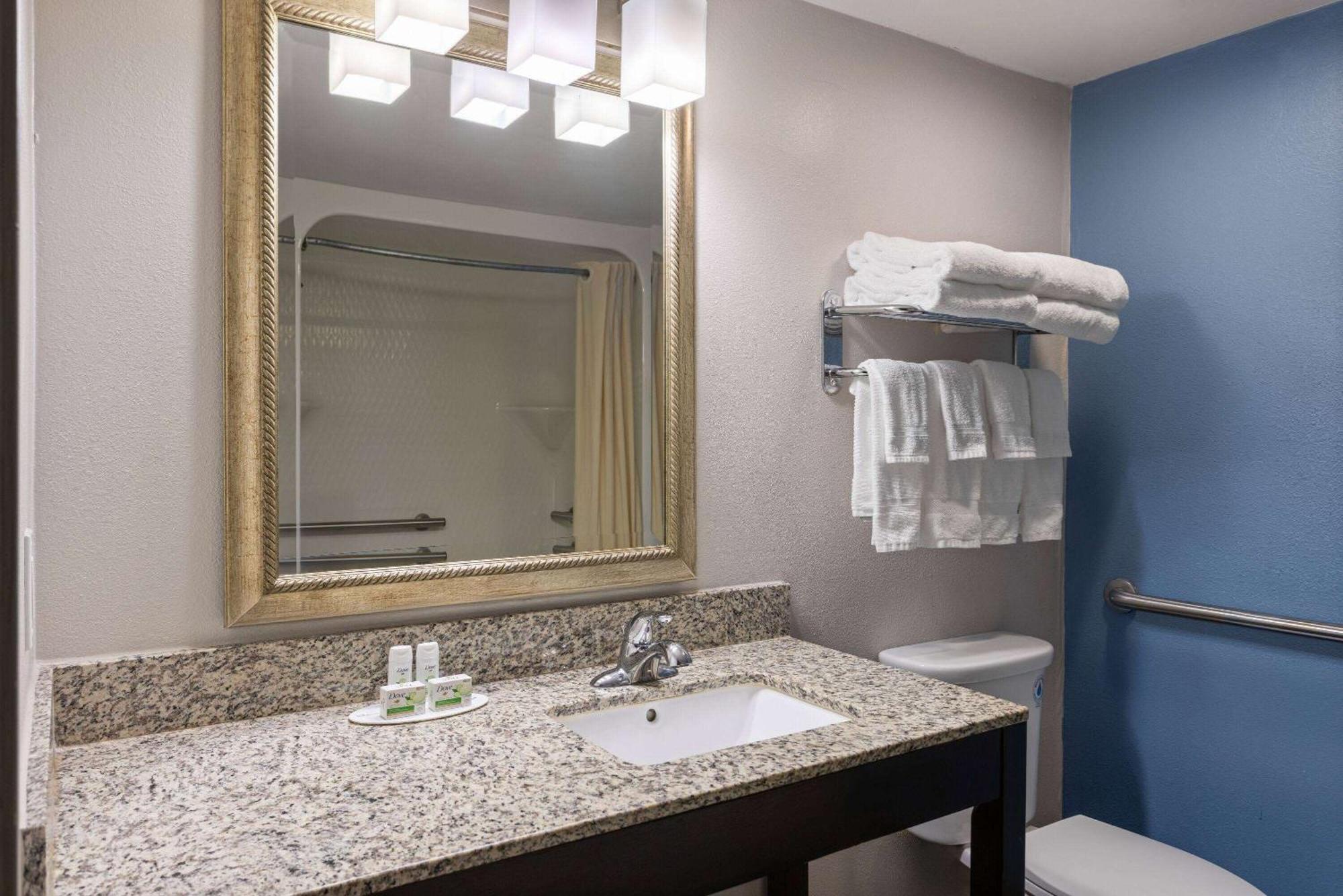 Baymont By Wyndham Newark At University Of Delaware Exterior photo