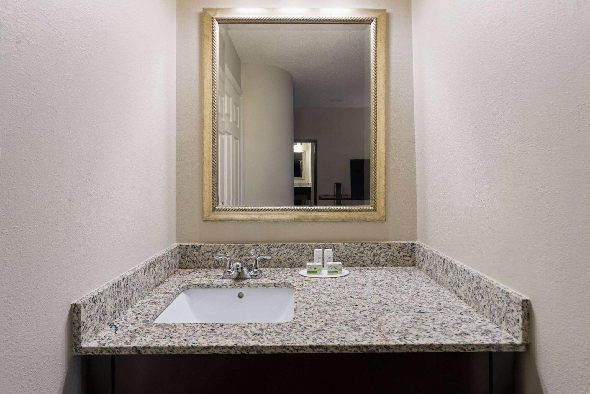 Baymont By Wyndham Newark At University Of Delaware Exterior photo