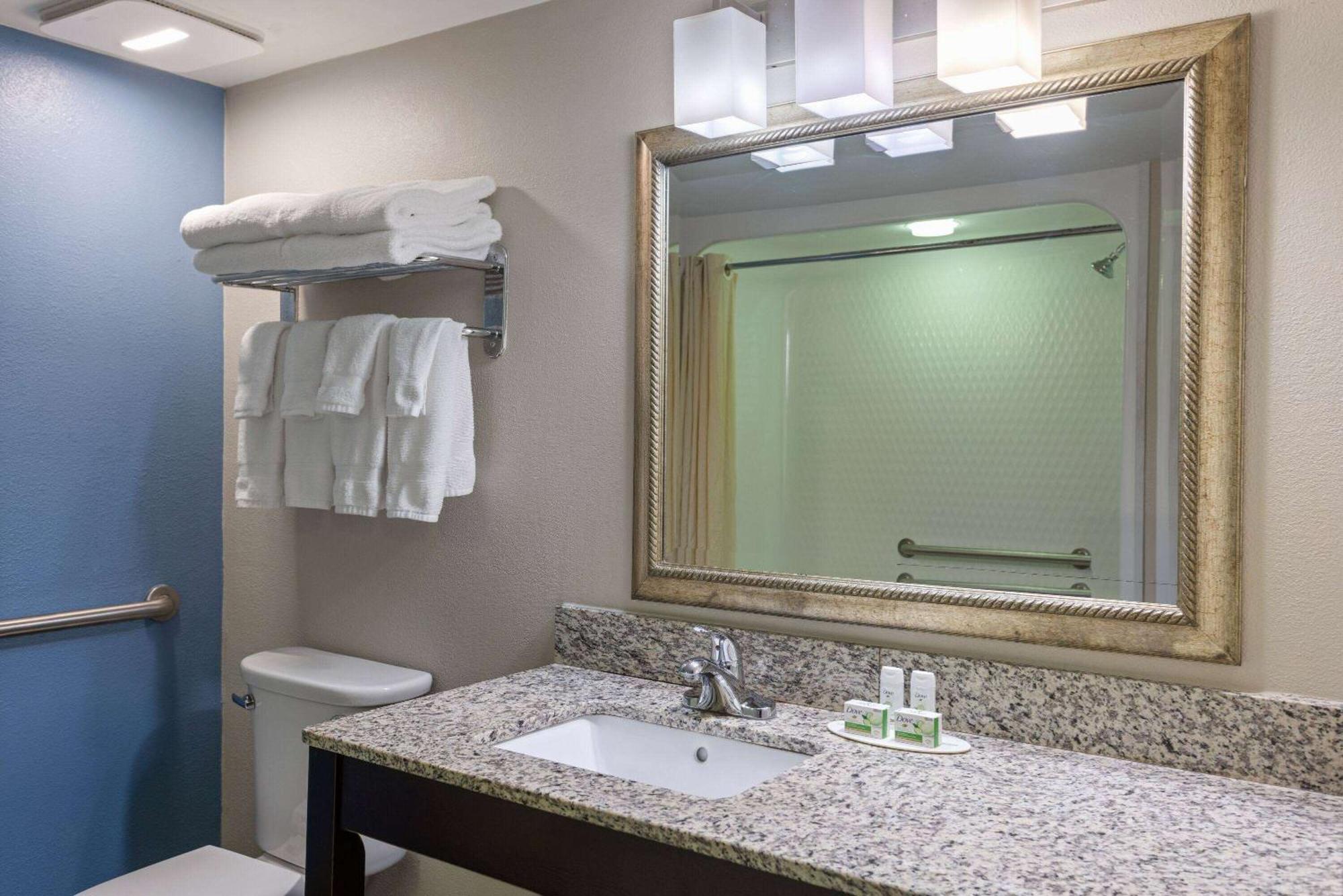 Baymont By Wyndham Newark At University Of Delaware Exterior photo